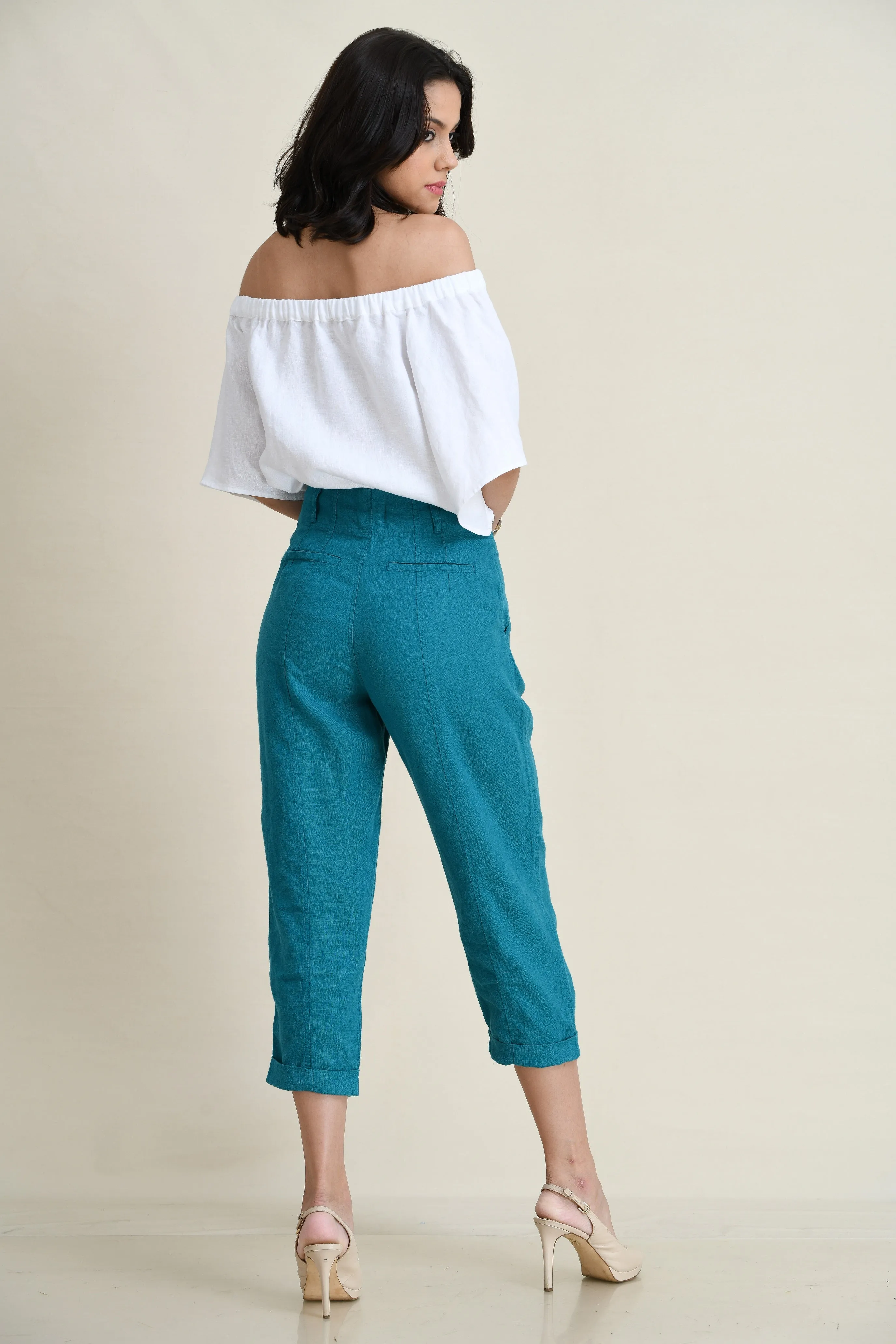 LINEN BUTTONED-UP CAPRI PANTS-MID-RISE