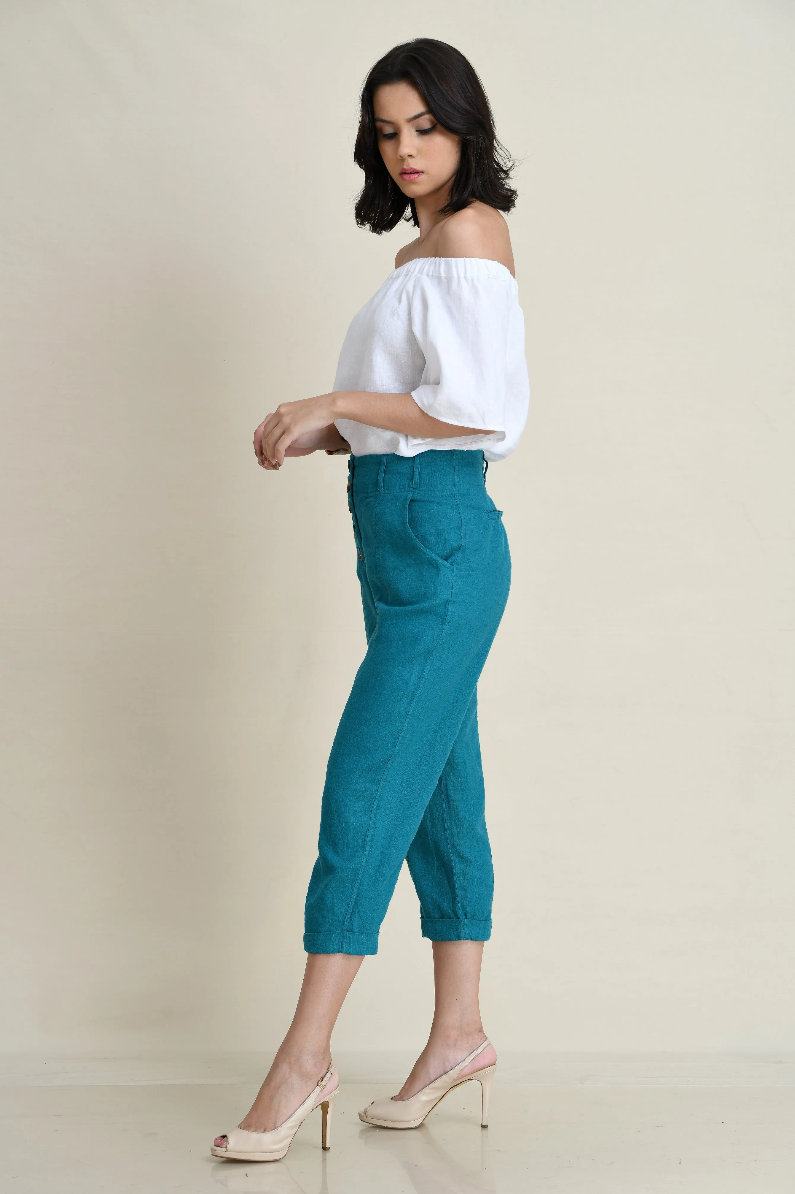 LINEN BUTTONED-UP CAPRI PANTS-MID-RISE